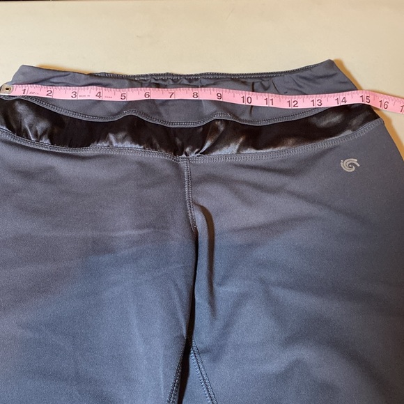 In motion of New York and company athlete pants. - Picture 4 of 8